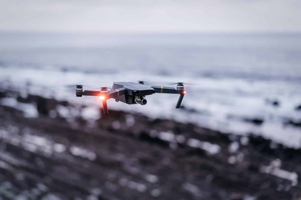 Quels facteurs faut-il considérer lorsque l'on souhaite trouver le meilleur drone abordable ?