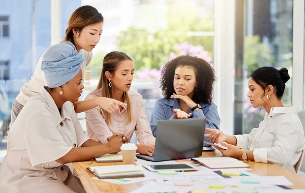 Comment les marques de produits de consommation rapide peuvent-elles utiliser le marketing de contenu pour accroître la fidélité des clients?